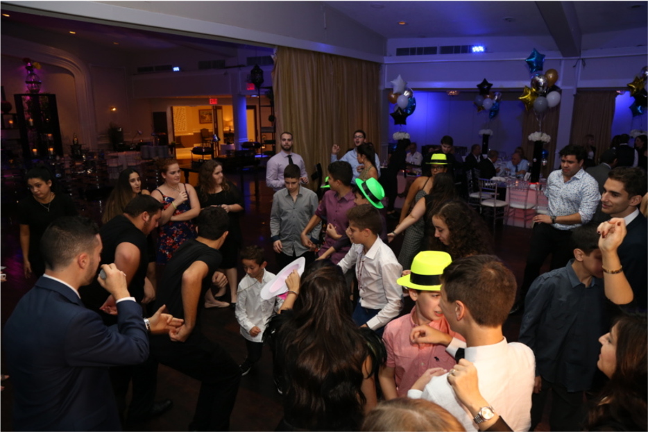 Simply Entertainment - Mitzvah Pics